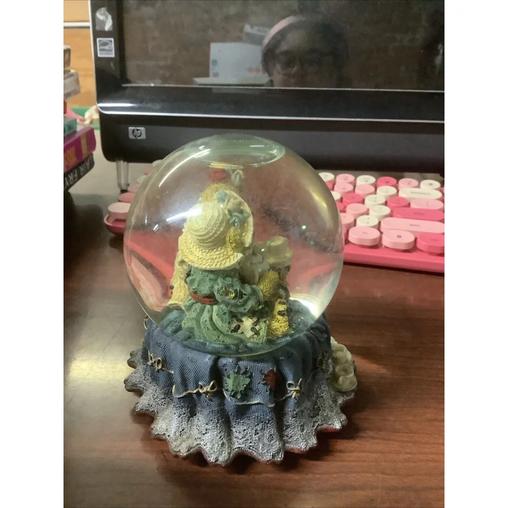 Boyds Bears Musical Water Glitter Snow Globe 